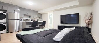 Beautiful Langley Suite by Hwy 1 & Event Centre