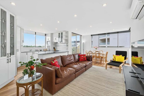 テレビ、書斎 / ワークスペース