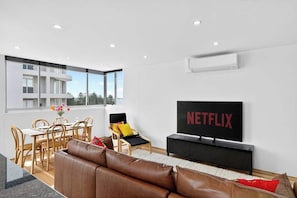 Interior - The Ocean View Sanctuary | Spa + Parking (Cronulla)