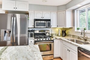 Refrigerador, microondas, parrilla de estufa y lavavajillas 