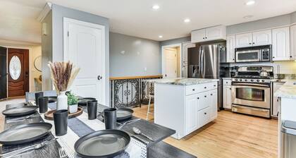 Mountain-View Retreat w/ Hot Tub in Centerville!