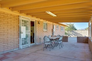 Outdoor dining - 7 Mi to Saguaro Nat'l Park: Tucson Home w/ Yard (Tucson)
