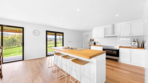 Kelly Creek Farm - Tolmie - Sleeps 10