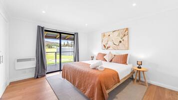 Desk, travel cot, free WiFi, bed sheets