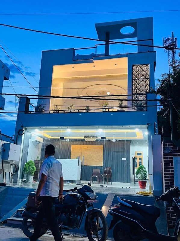 واجهة المنشأة