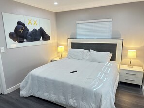 2 bedrooms, WiFi, bed sheets - Hollywood Hard Rock Getaway Middle of Everything (Hollywood)