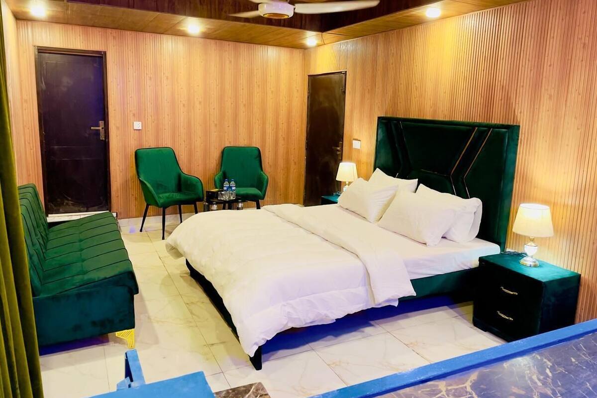 Deluxe Suite, 1 Queen Bed with Sofa bed, Private Pool | In-room safe, desk, laptop workspace, soundproofing