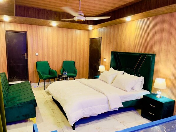 Deluxe Suite, 1 Queen Bed with Sofa bed, Private Pool | In-room safe, desk, laptop workspace, soundproofing