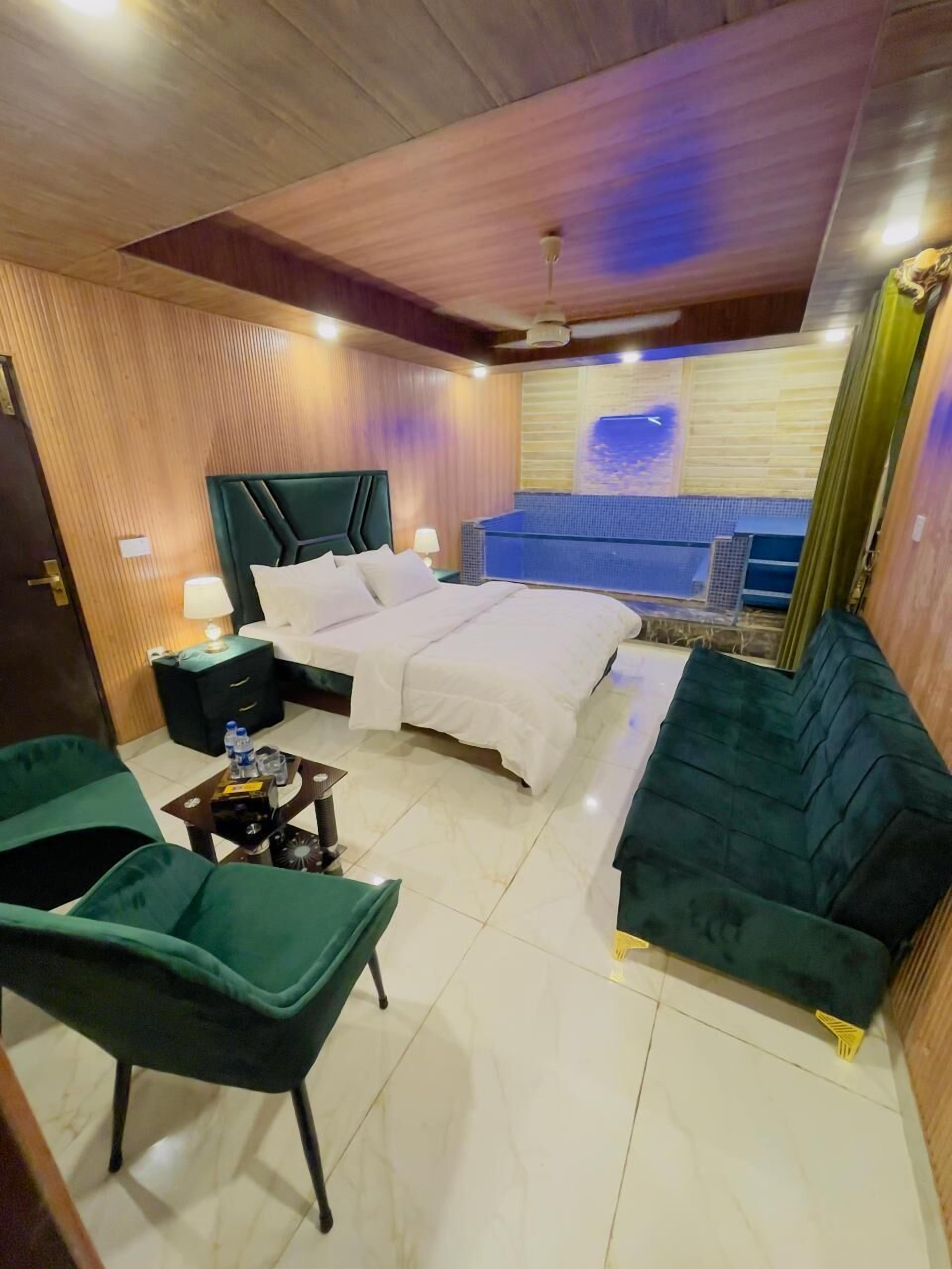 Suite Deluxe, 1 cama Queen size y sofá cama, alberca privada | Caja de seguridad en la habitación y escritorio 