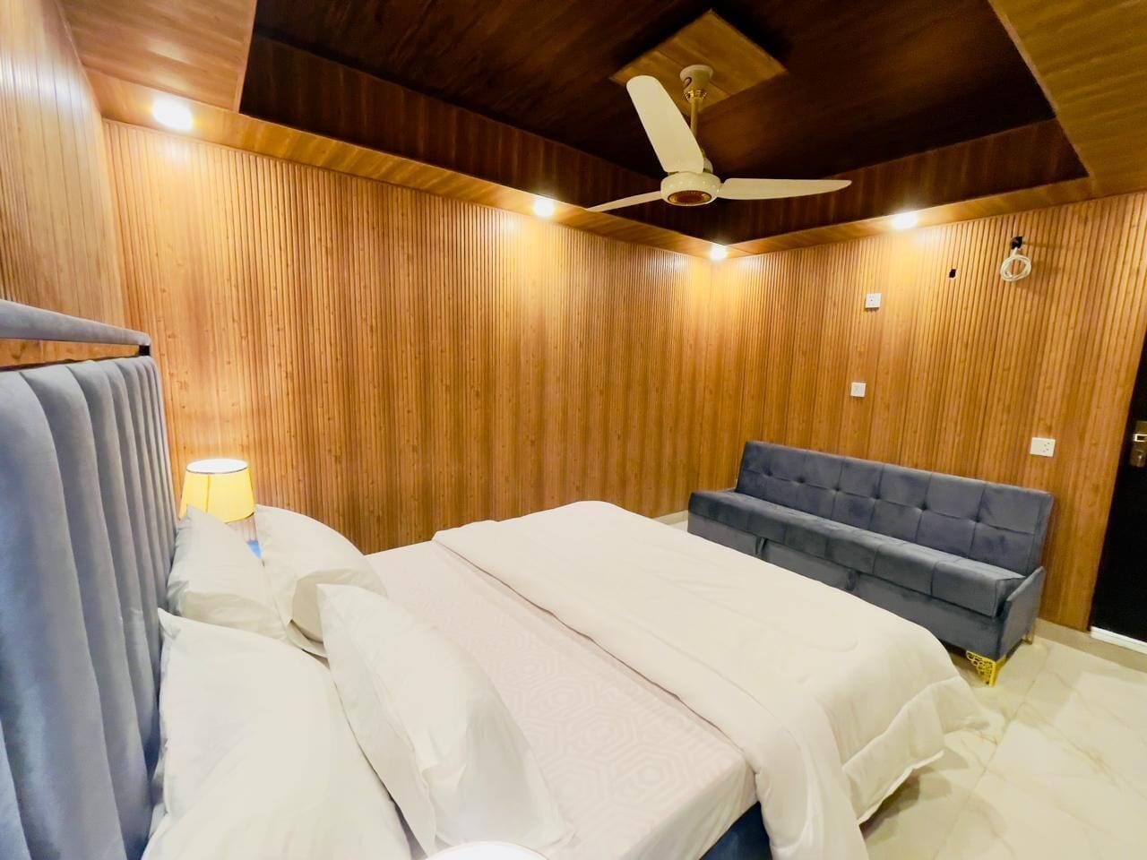 Deluxe Double Room | In-room safe, desk, laptop workspace, soundproofing