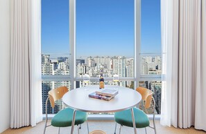 Royal Suite(Cooking) | Ropa de cama hipoalergénica, edredones de plumas, cortinas opacas