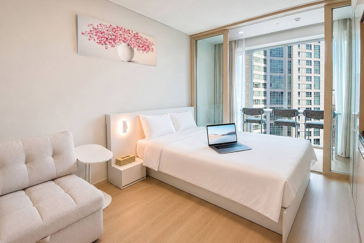 Cortinas opacas, sistema de insonorización, wifi gratis