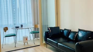 Zenith Suite(Cooking) | Khu phòng khách | TV 43-inch có truyền hình cáp, Netflix, sách