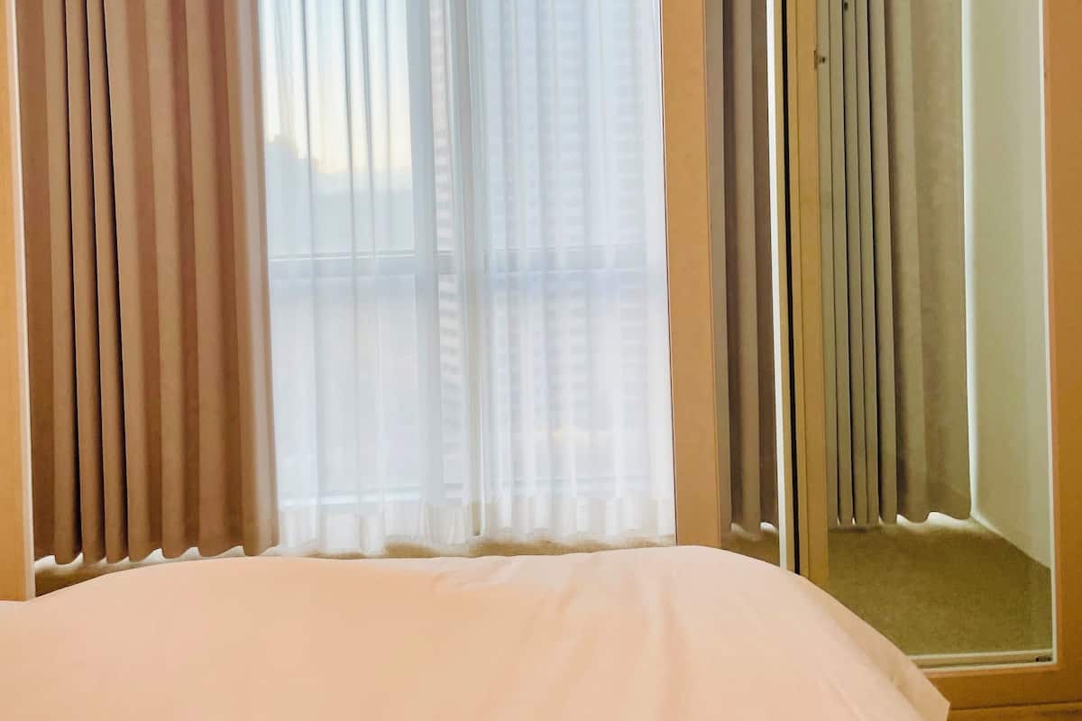 Zenith Suite(Cooking) | Hypo-allergenic bedding, down comforters, minibar, in-room safe