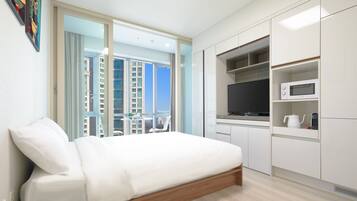 Hypo-allergenic bedding, down comforters, minibar, in-room safe