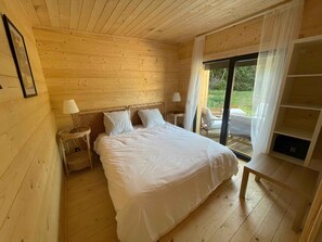 In-room safe, iron/ironing board, free WiFi - Les Ecolodges du Lac (Chambon-sur-Lac)