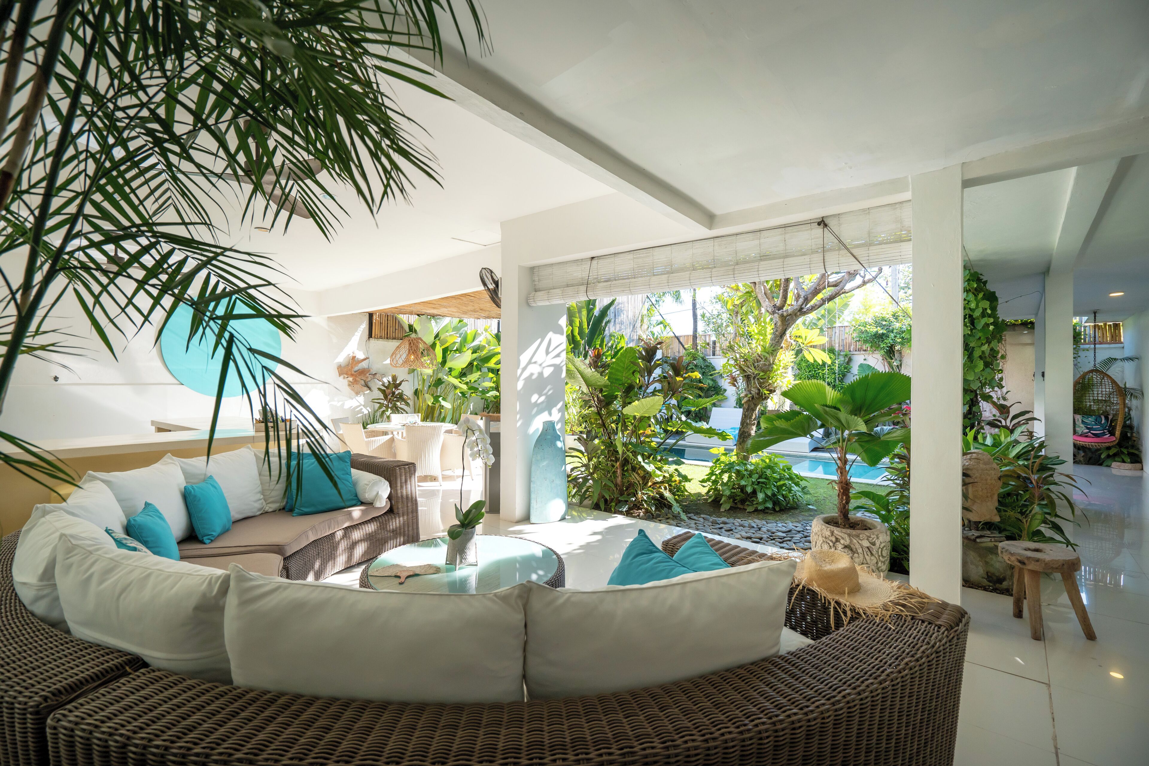 المنشأة من الداخل