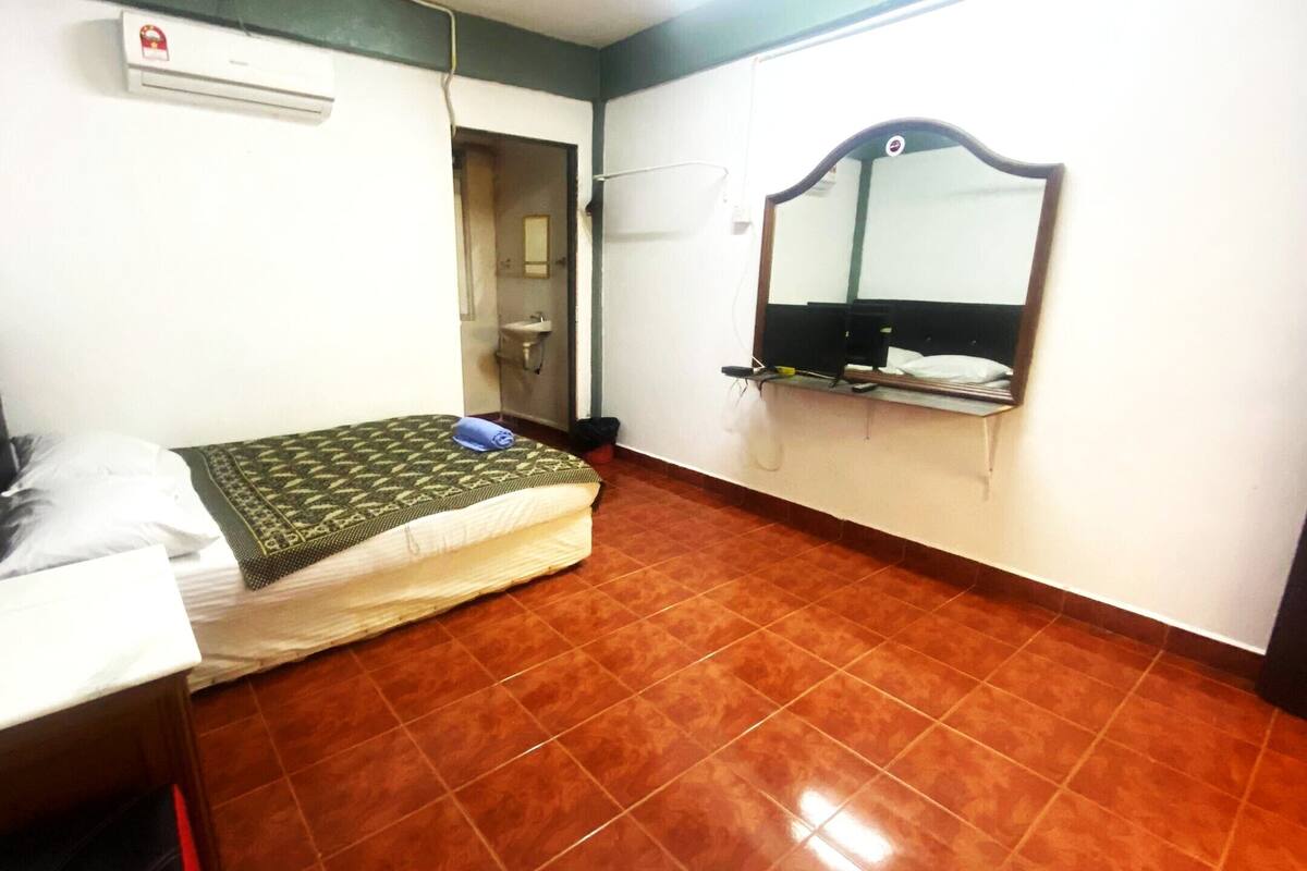 Family Room, 1 Queen Bed | Bed sheets