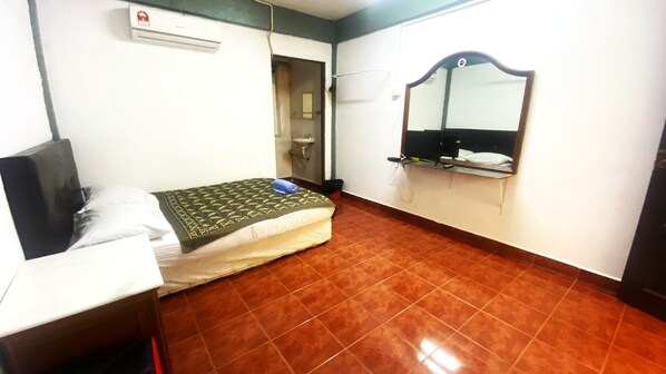 Family Room, 1 Queen Bed | Bed sheets - OYO 91245 Chenang Lodge Motel (Langkawi)