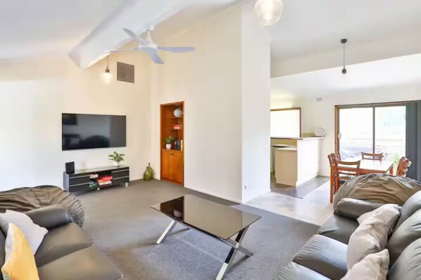 تلفزيون ذكي، كُتُب