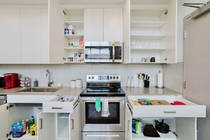 Four Ă micro-ondes, un four, surface de cuisson, lave-vaisselle