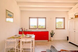 Interior - Villa Monteluce B: A welcoming apartment that is part of an ancient country house surrounded by meadows and by green hills, with Free WI-FI. (Belvedere Ostrense)