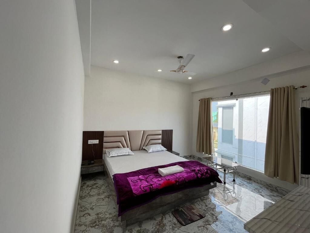 Quarto casal luxo, ar-condicionado | Wi-Fi de cortesia