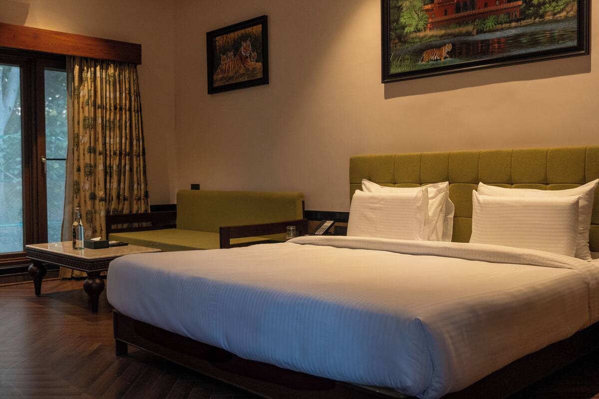 Phòng đôi Deluxe, sân hiên, quang cảnh resort | Bàn, truy cập Internet không dây miễn phí