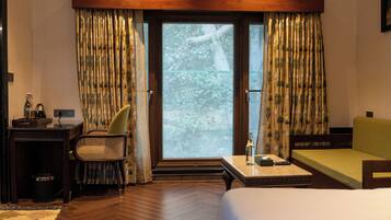 Habitación doble Deluxe, patio, vista al resort | Escritorio y wifi gratis