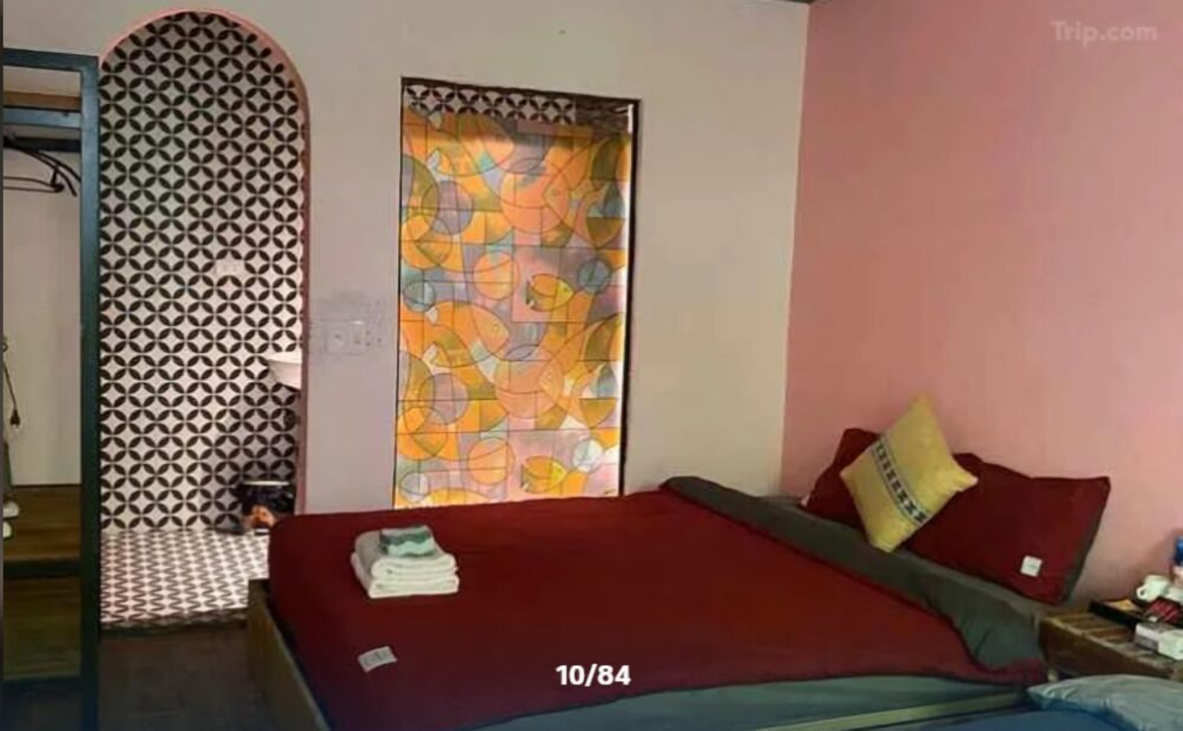 Desk, laptop workspace, free WiFi, bed sheets