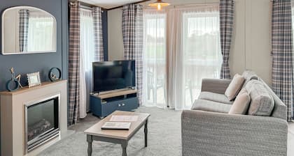 2 bedroom accommodation in Tunstall, Richmond