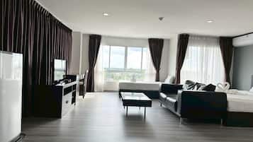 Corner Family Room | Free WiFi, bed sheets