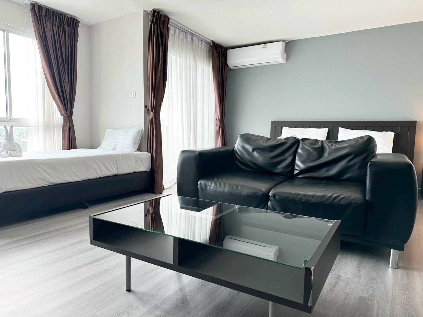 Estudio familiar, vistas a la ciudad, en esquina | Wifi gratis y ropa de cama