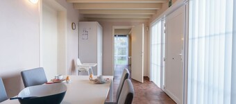 Schönes alleinstehendes Ferienhaus für 4 Gäste mit W-LAN, TV, Terrasse und Panoramablick
