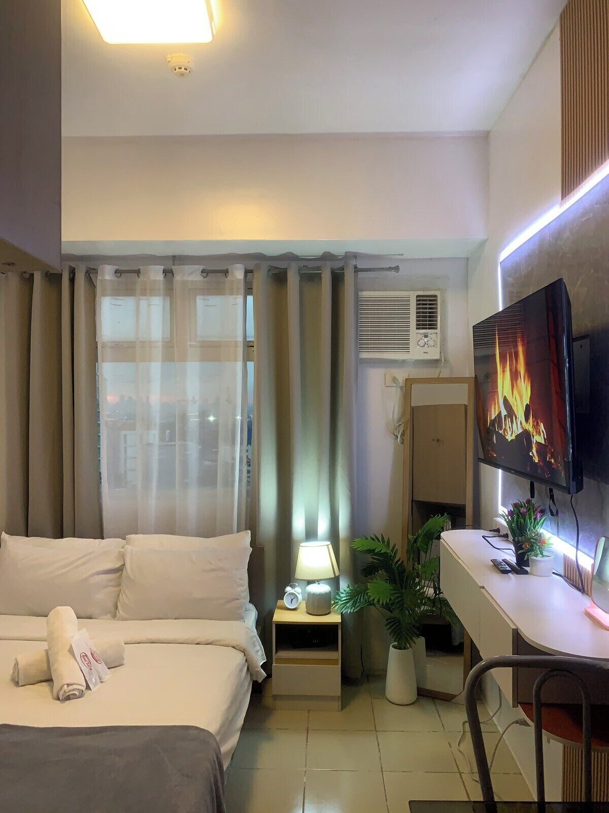 WiFi, bed sheets