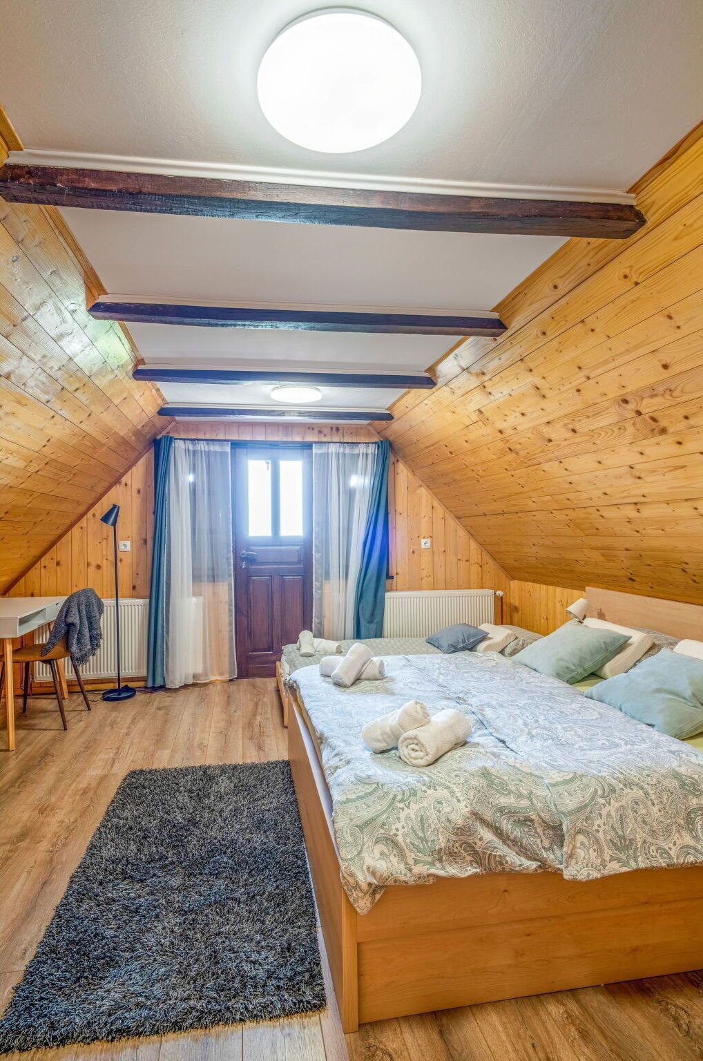 2 bedrooms, travel cot, free WiFi