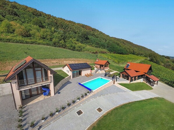Unclassified image, 1 of 33, button - Stunning private villa for 6 people with pool, A/C, WIFI, TV and terrace (Križevci)
