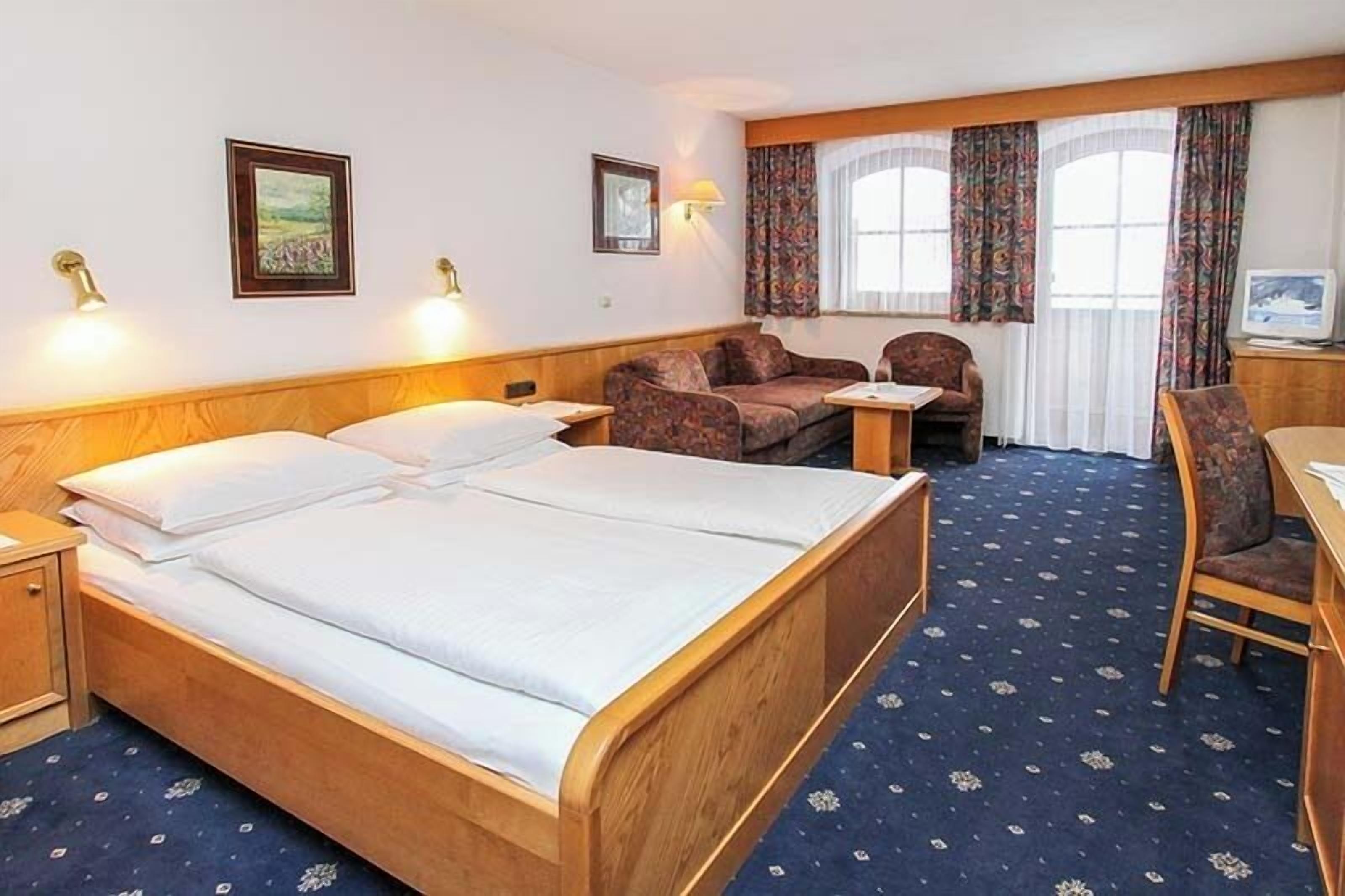 Comfort Double Room | In-room safe, blackout curtains, free WiFi