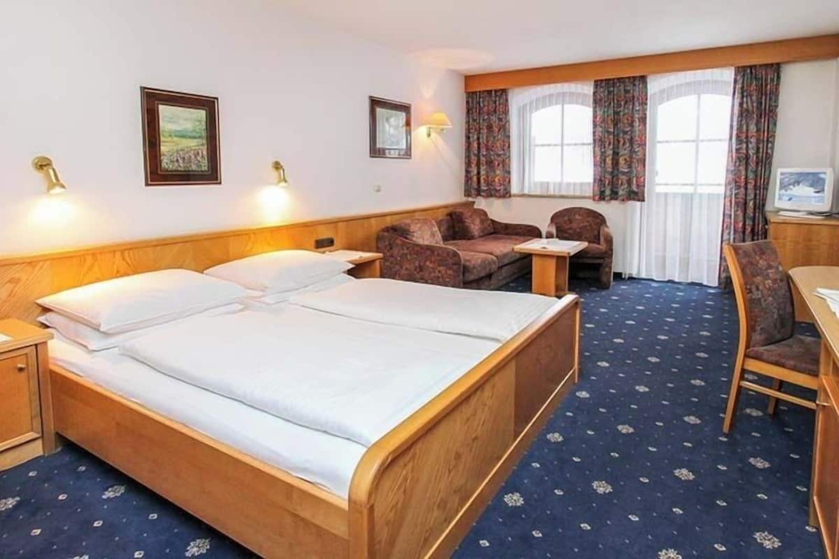 خزنة داخل الغرفة وستائر تعتيم وواي فاي مجانًا