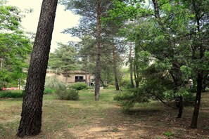 Property grounds - Holiday Home with Private Pool, Vagnas (Vagnas)