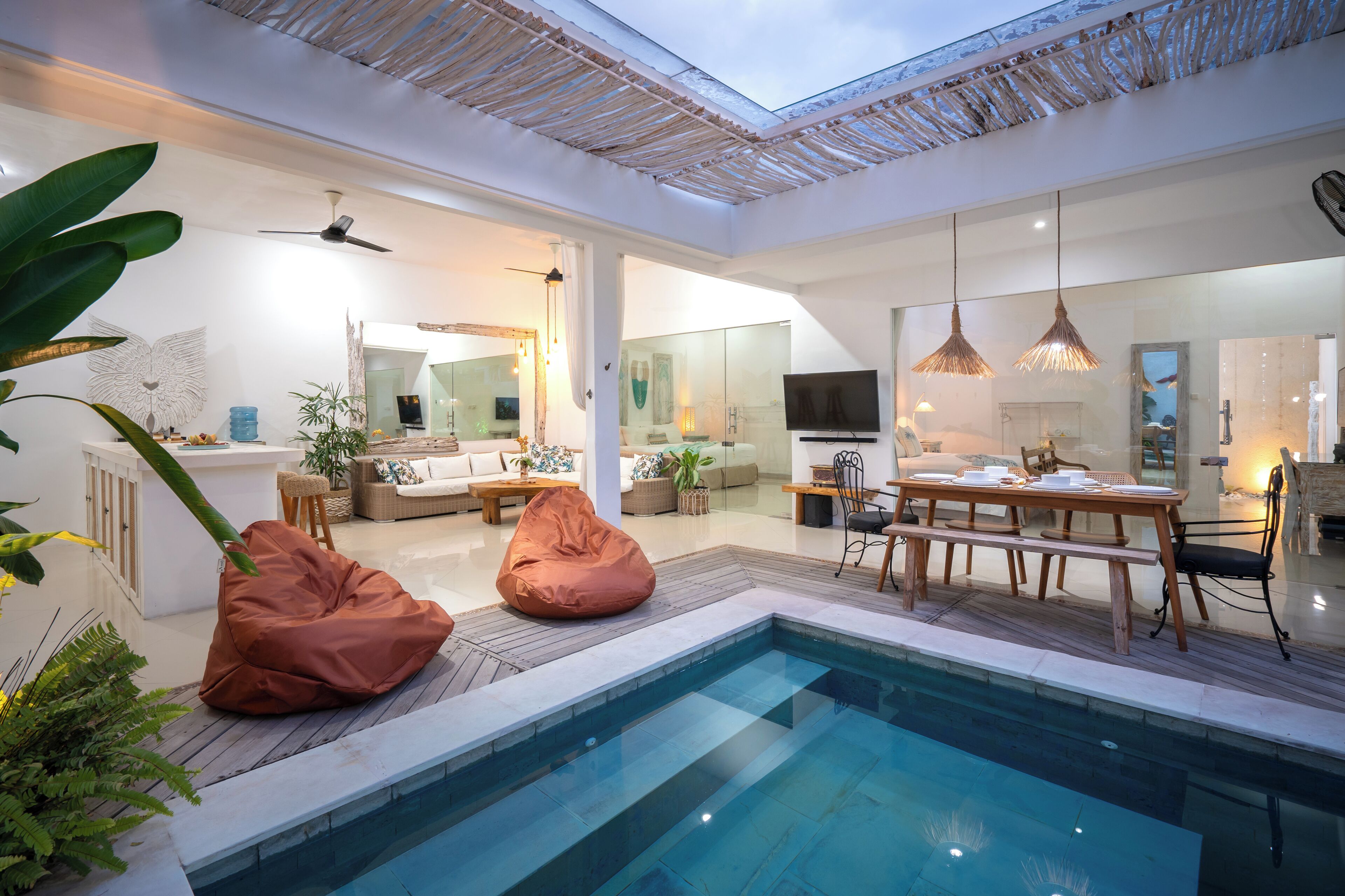 حمّام سباحة خارجي