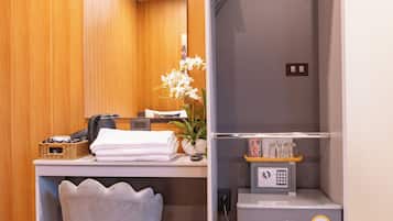 Nhà Tiêu chuẩn | Bàn, khu vực làm việc phù hợp cho laptop