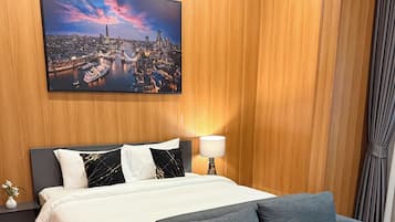 Nhà Deluxe | Bàn, khu vực làm việc phù hợp cho laptop