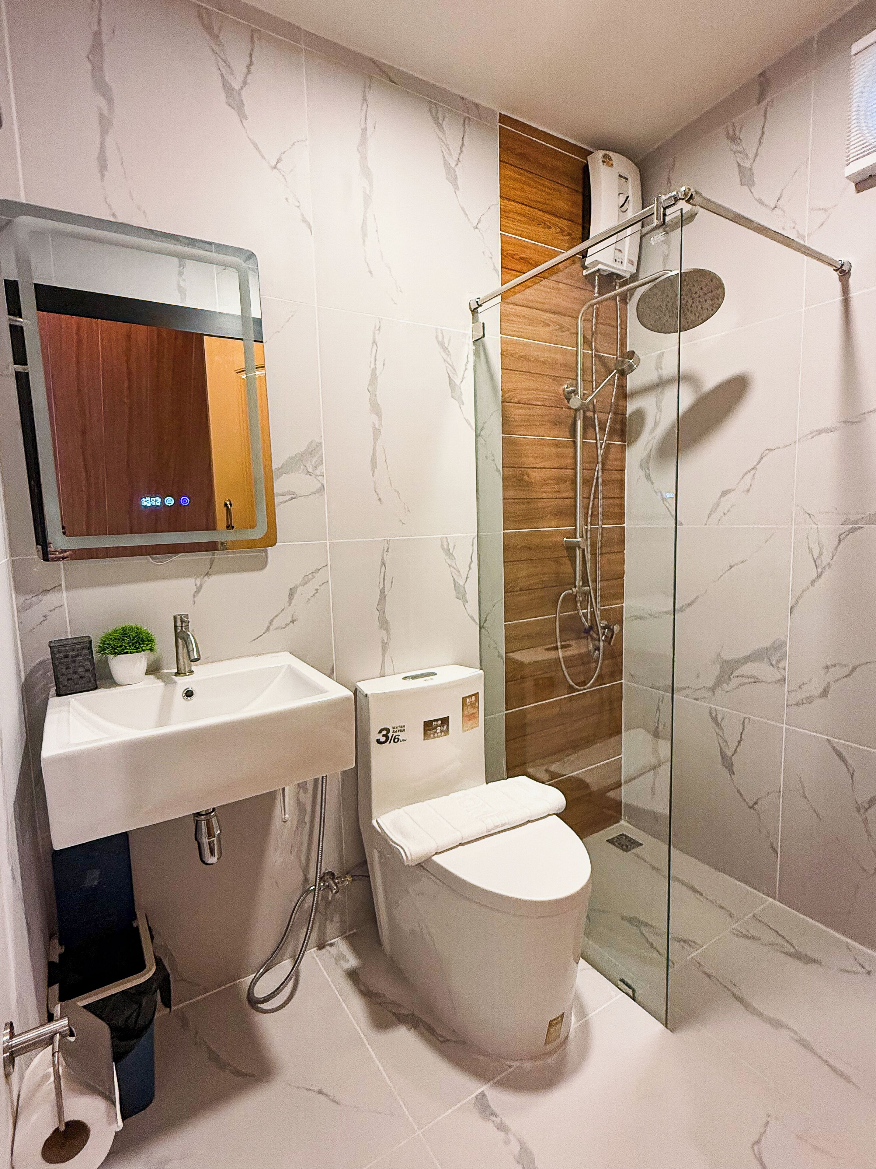 Cabaña estándar | Baño | Regadera, secadora de cabello, toallas, jabón 