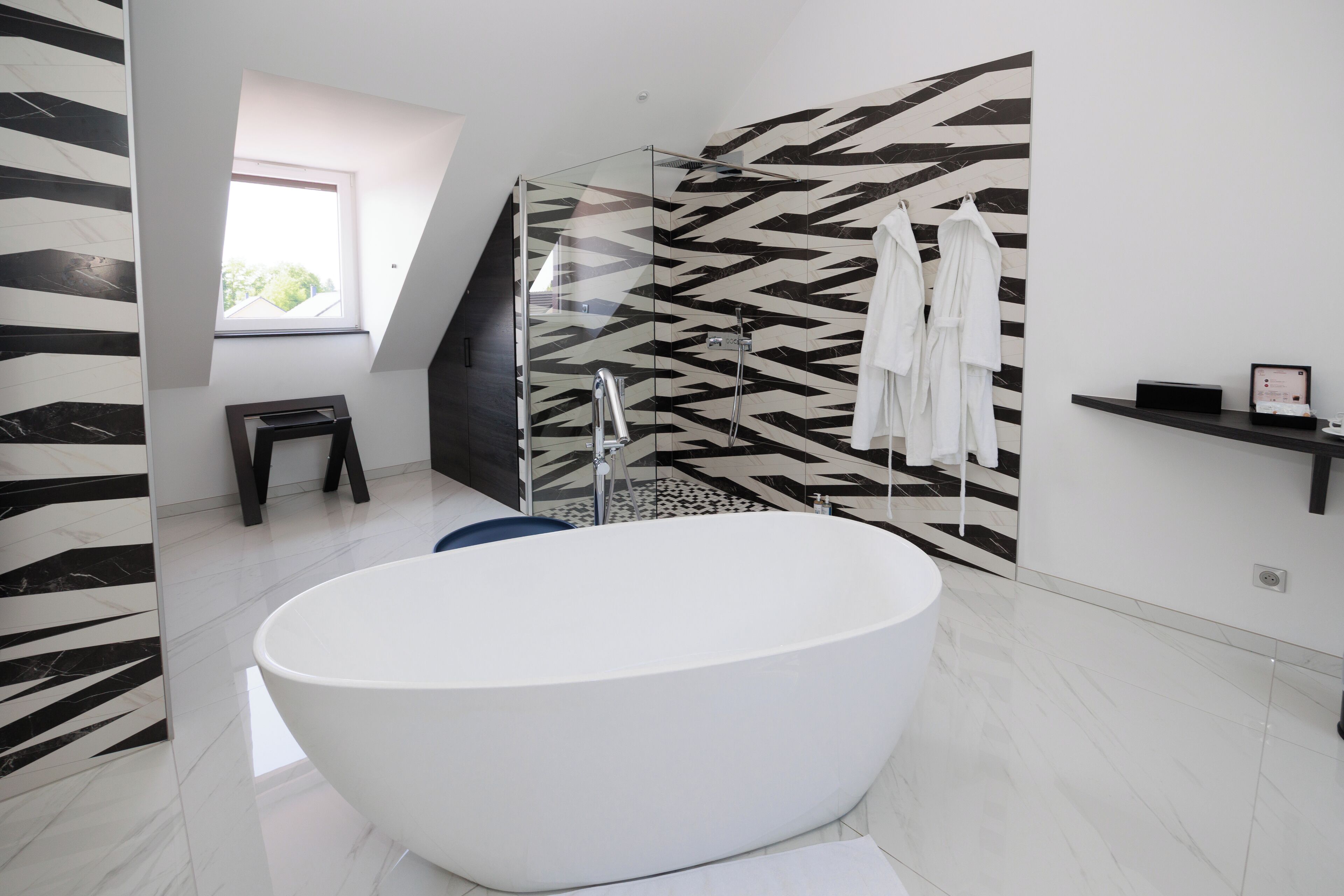 Luxury Double Room, 1 King Bed, Pets allowed | Bathroom