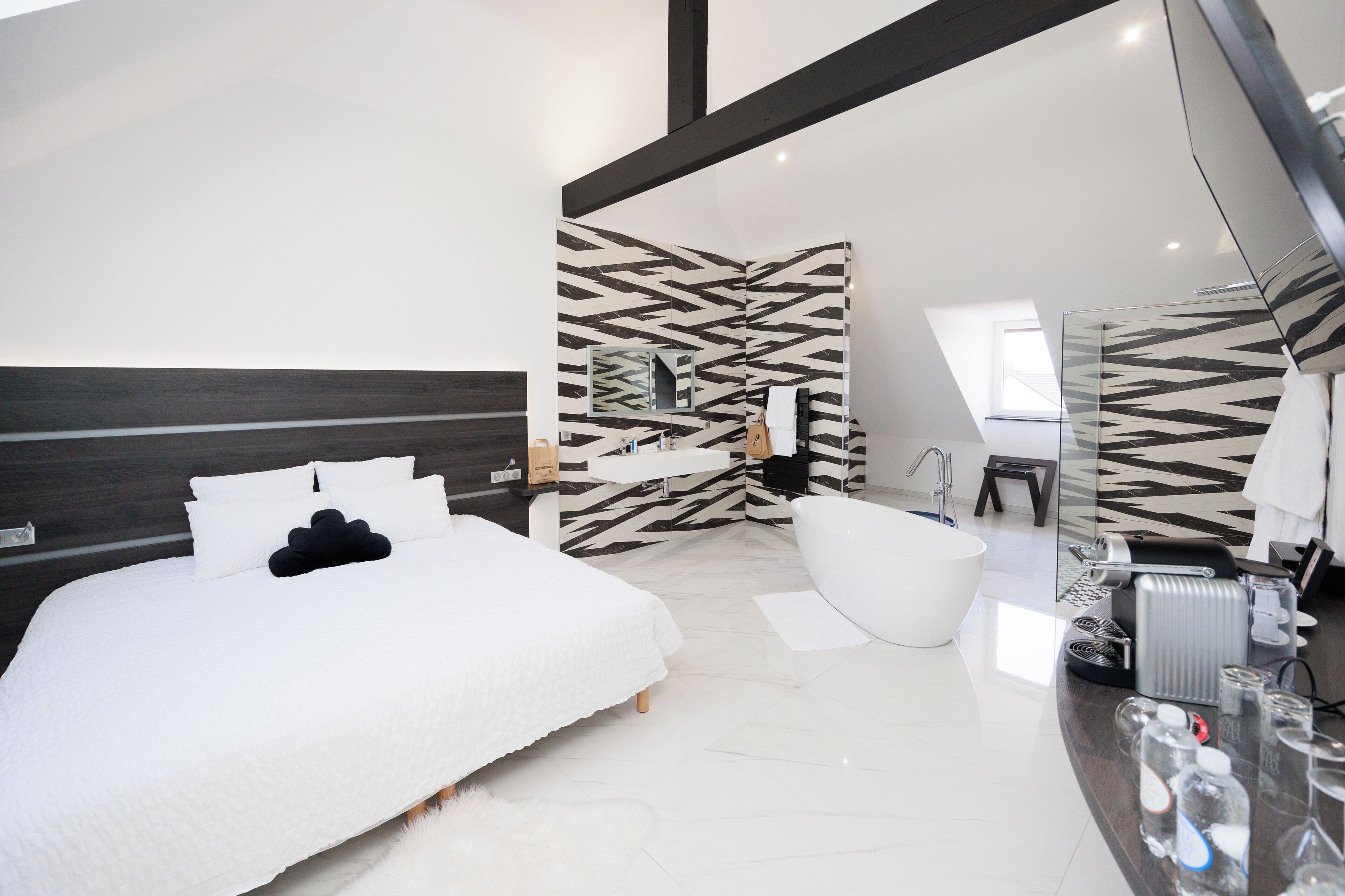 럭셔리 더블룸, 킹사이즈침대 1개, 반려동물 동반 가능 | 고급 침구, 미니바, 객실 내 금고, 암막 커튼