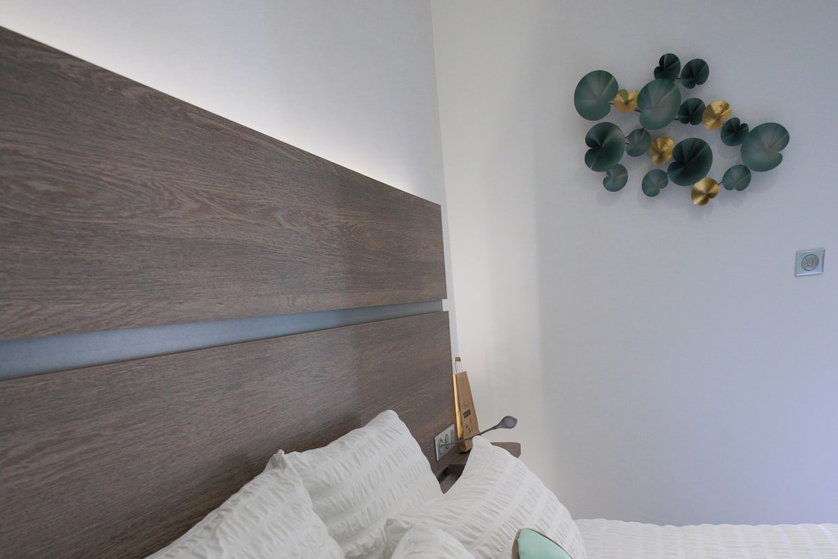 奢華雙人或雙床房, 庭園景觀 | 客房內保險箱、遮光布/窗簾、隔音、免費無線上網