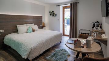 Luksus-dobbelt- eller tomannsrom, bakgårdsutsikt | Sengetøy av topp kvalitet, minibar, safe på rommet og blendingsgardiner