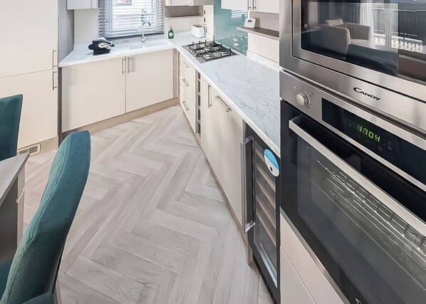 Refrigerador, horno, placa de cocina, tostadora