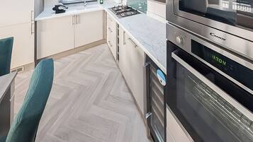 Fridge, oven, stovetop, toaster